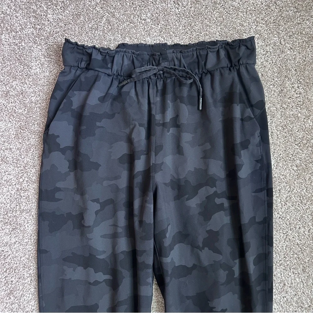Lululemon Stretch High-Rise Jogger 8 Heritage 365 Camo Deep Coal Multi Luxtreme - Picture 3 of 11